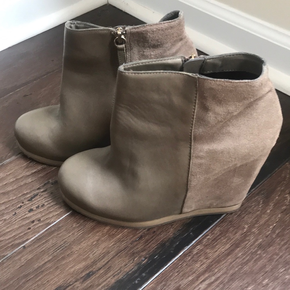 DV Wedge Booties